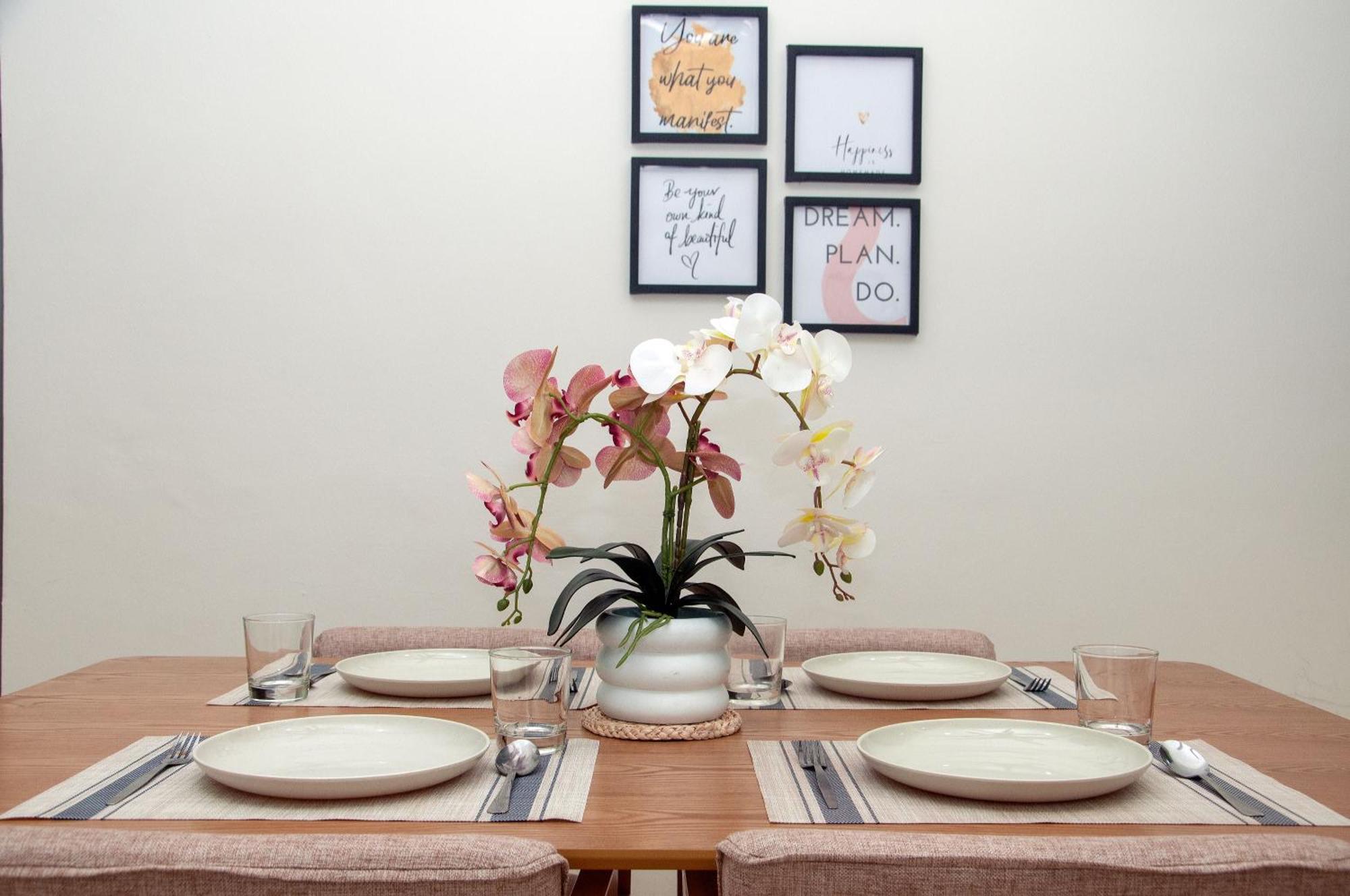 Five H Family Service Apartment Seri Kembangan Exterior photo